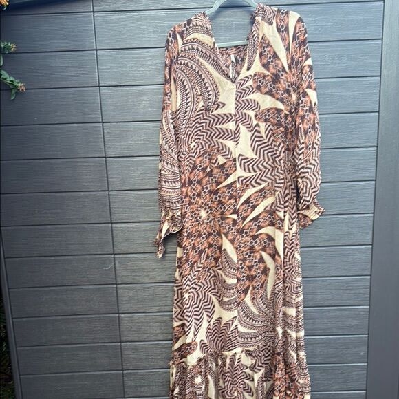 Elegant Brown Patterned Maxi Dress - Picture 3 of 5